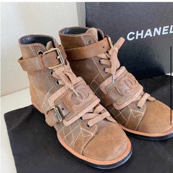 100% Authentic Chanel Brown Suede Combat Boots size 37.5 / 7 w/ BOX and dust bag - Picture 2 of 11